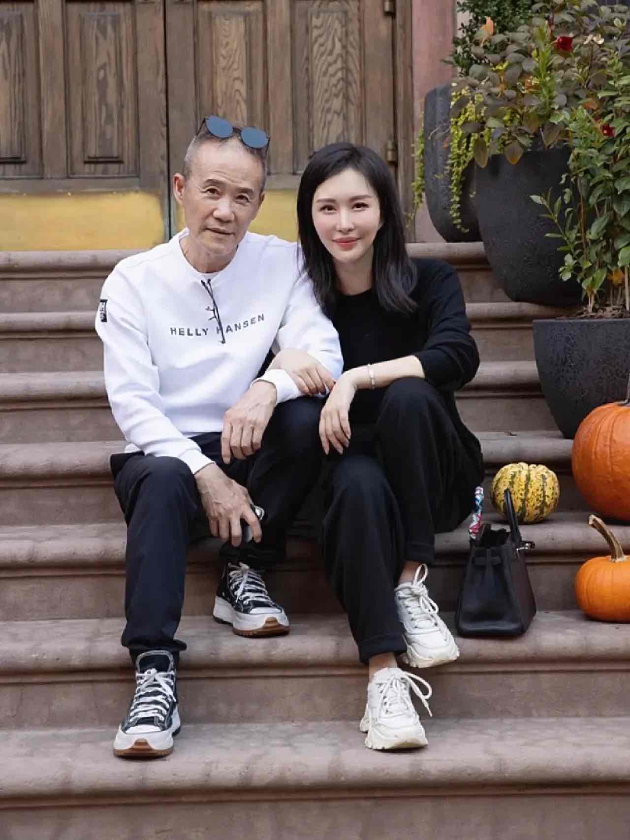 七旬王石的“价值交换”困局:老夫少妻的围城,终究是一场各取所 七旬王石的“价值交换”困局:老夫少妻的围城,终究是一场各取所