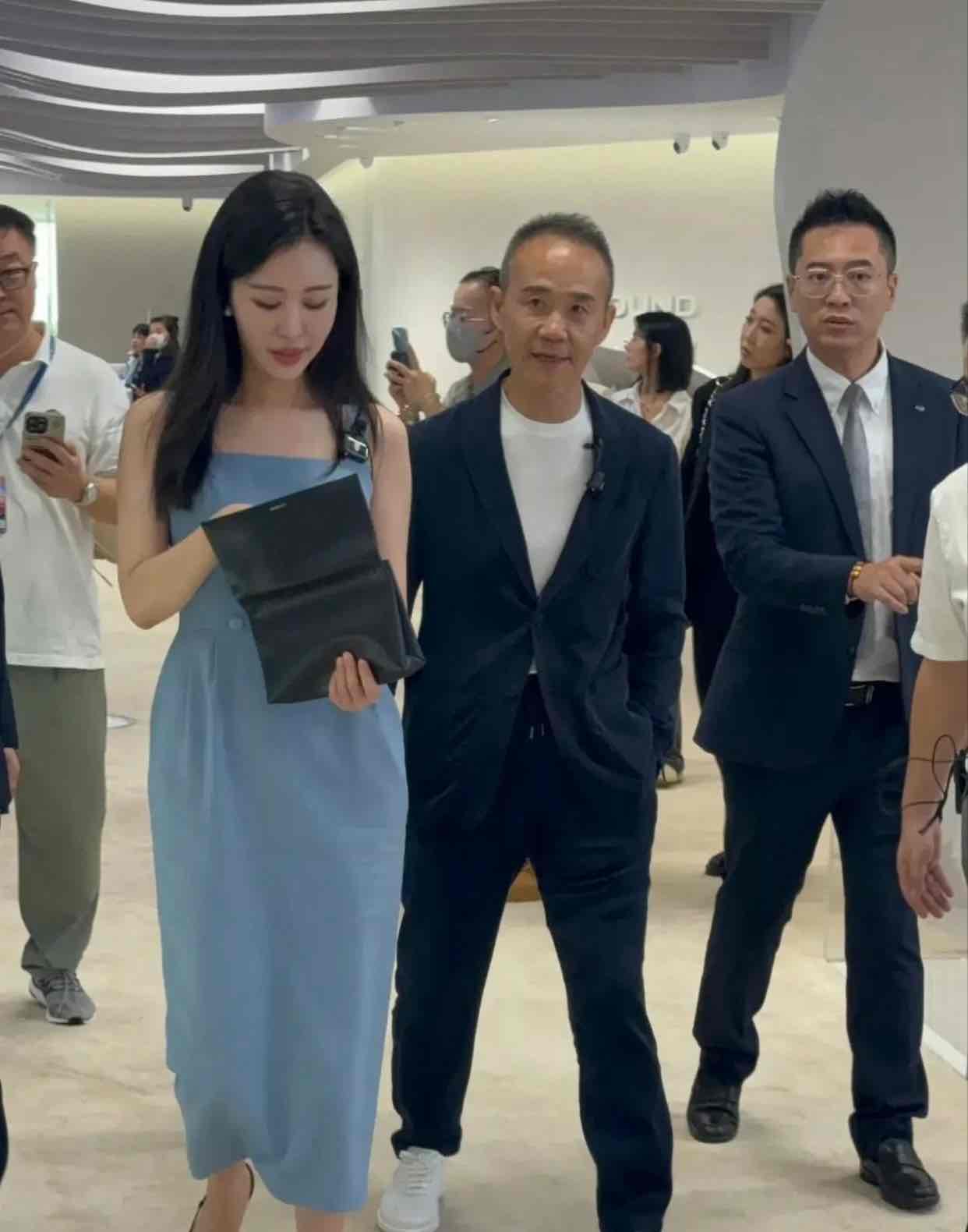 从王石事件看老年婚恋:年龄差之外,更要守好幸福防线 从王石事件看老年婚恋:年龄差之外,更要守好幸福防线