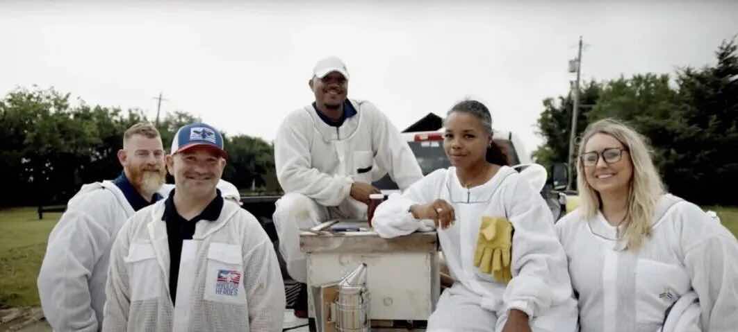 蜂语疗心:Heroes为退伍军人筑起心灵暖巢 蜂语疗心:Heroes为退伍军人筑起心灵暖巢